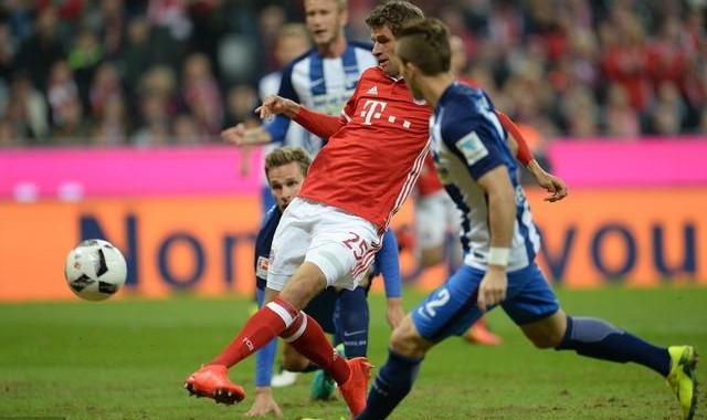  拜仁慕尼黑主场大胜柏林赫塔，领跑德甲积分榜  