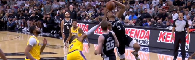  詹姆斯三双助湖人险胜马刺  