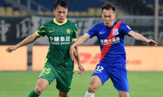  AC米兰主场溃败，球迷高呼教练下课  