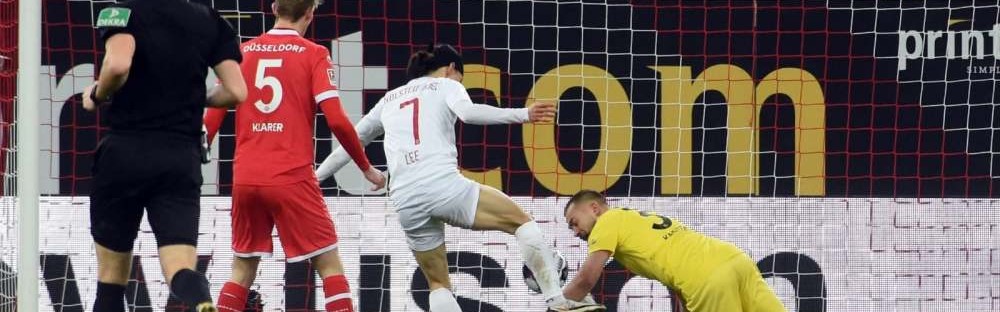  卡尔斯鲁厄中场铁三角发威，控制局面主导比赛走向获盛赞