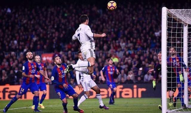  欧塞尔定位球战术成熟，角球配合敲开对手大门