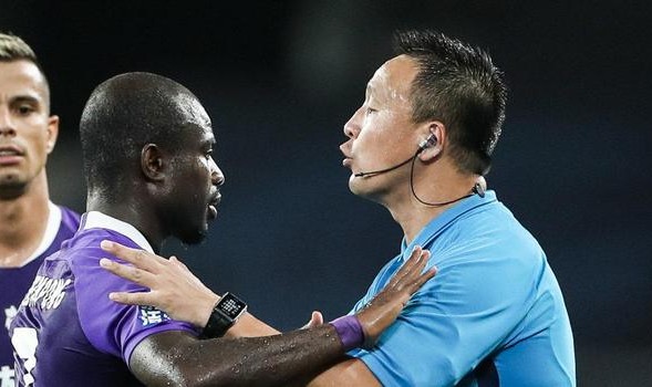  VAR争议判罚引发主帅集体炮轰  