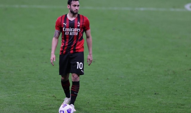  卡利亚里主场发威，三球完胜陷入低谷的AC米兰