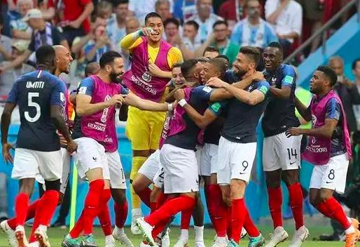  阿森纳青春风暴，客场逆转曼联登顶积分榜