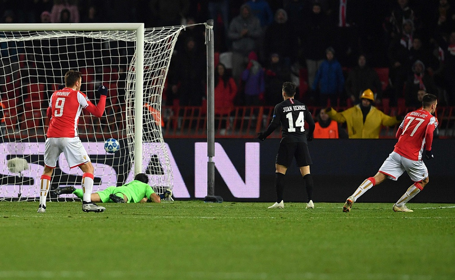  马赛锋线火力全开四球横扫斯特拉斯堡